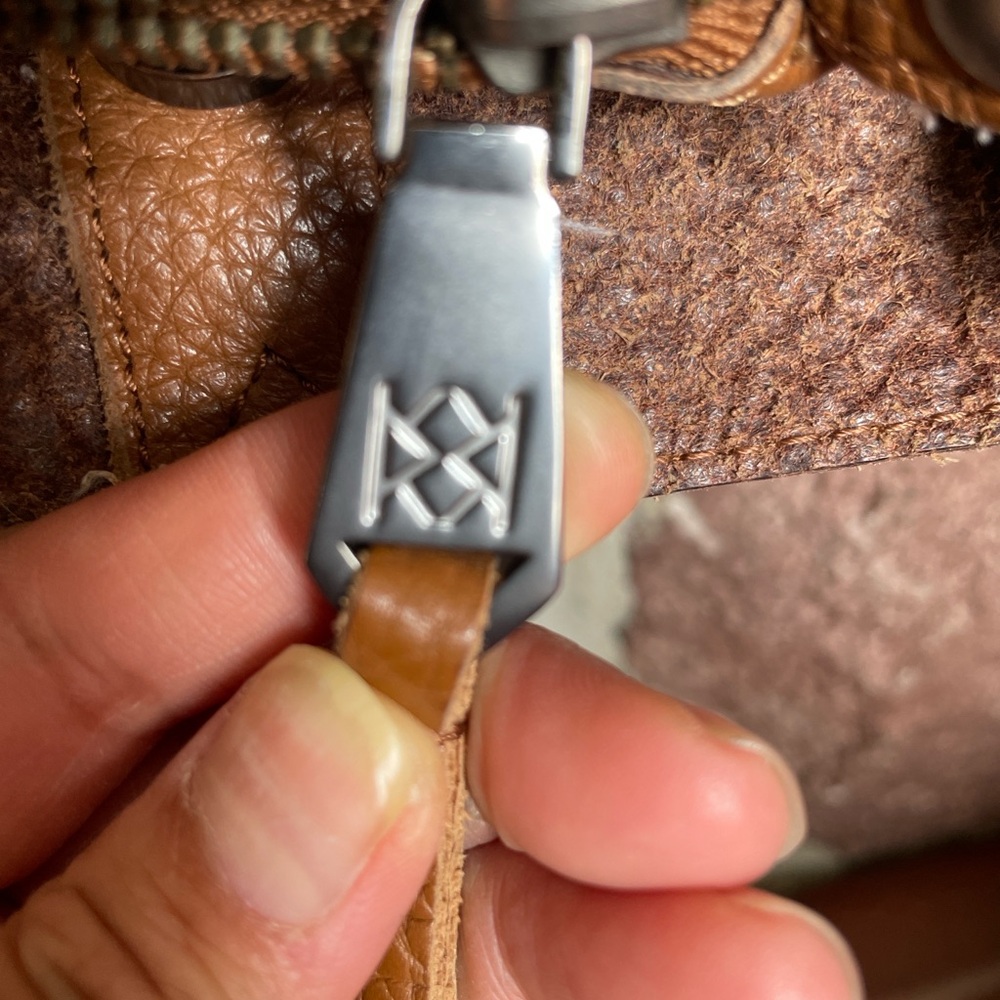 Elegant Brown Leather Tote Bag - Picture 12 of 12